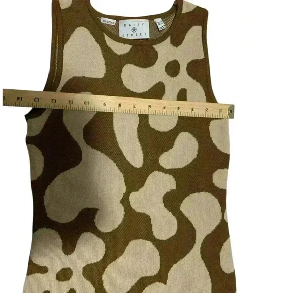 DAISY STREET KNITTED FLORAL  MINI DRESS - Picture 5 of 9